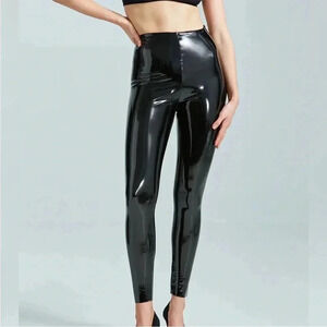 Commando crinkled black pvc leggings